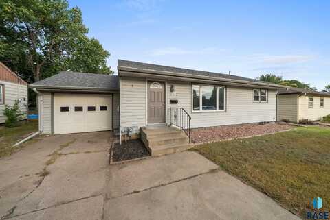 2512 S Lyndale Ave, Sioux Falls, SD 57105