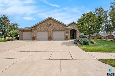 1602 Buffalo Ridge Dr, Luverne, MN 56156