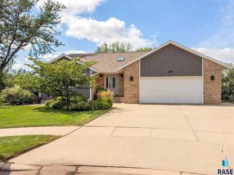 1605 S Silver Creek Cir, Sioux Falls, SD 57106