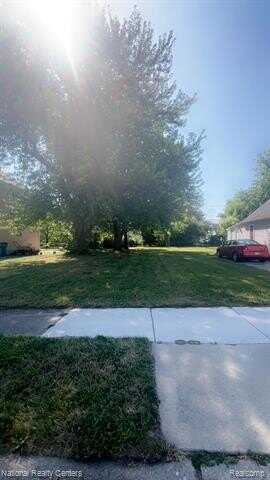 1740 E Woodruff Avenue, Hazel Park, MI 48030