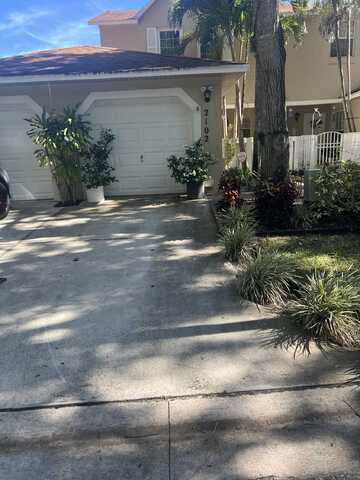 2102 N Maplewood Drive, Greenacres, FL 33415
