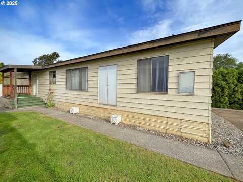 1267 Tucker RD, Hood River, OR 97031