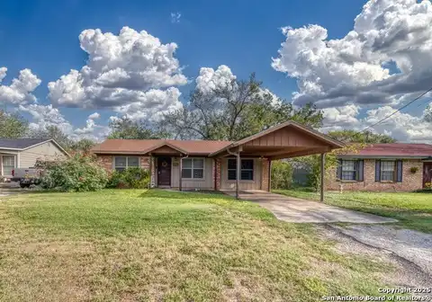 313 Bohme, Uvalde, TX 78801