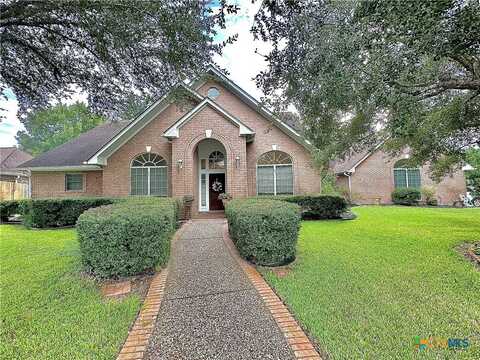 210 Woodlands Lane, Victoria, TX 77904