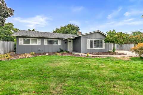 21 Hickory Lane, Central Point, OR 97502