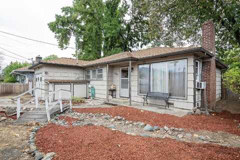 861 SE M Street, Grants Pass, OR 97526