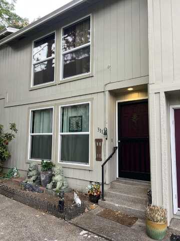 311 Glenn Street, Ashland, OR 97520