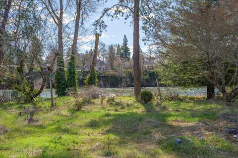 1455 SE Rogue Drive, Grants Pass, OR 97526