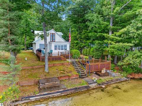 7269 Shore Road, NE, Kalkaska, MI 49646