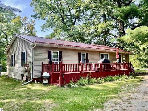 9990 N Lumberjack Road, Riverdale, MI 48877