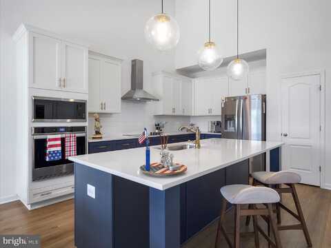 208 HILLSDALE PLACE, MARTINSBURG, WV 25403