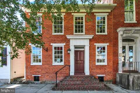 209 BROADWAY, HANOVER, PA 17331