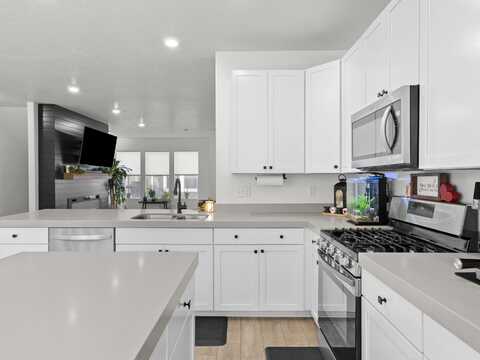 4726 S Hillhouse Cv, Salt Lake City, UT 84107