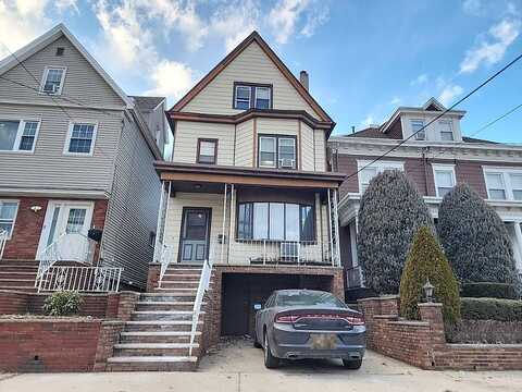 Avenue C, BAYONNE, NJ 07002
