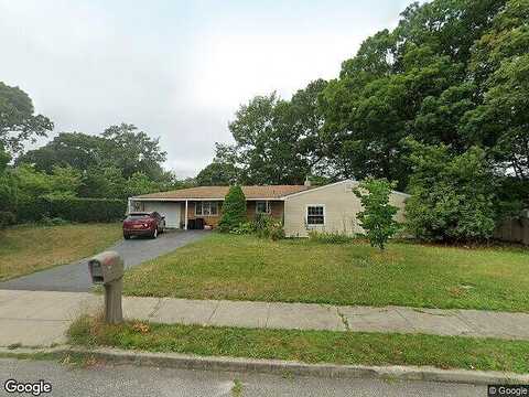 College Hills, FARMINGVILLE, NY 11738