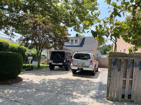Lowndes, HUNTINGTON STATION, NY 11746
