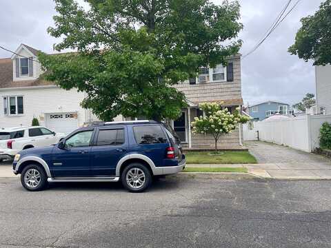 8Th, LINDENHURST, NY 11757