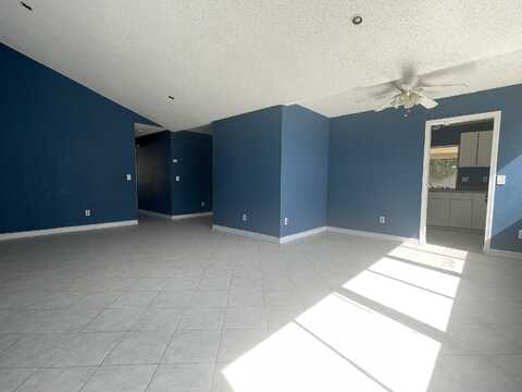 Gingham, LANCASTER, CA 93535