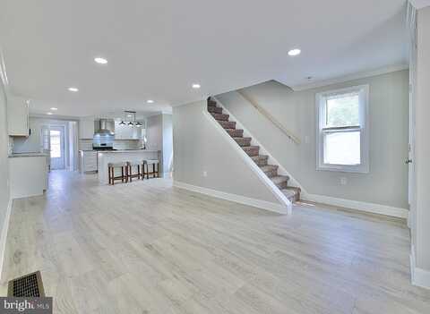 Lagrange, ESSINGTON, PA 19029