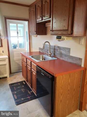 Oakley, UPPER DARBY, PA 19082