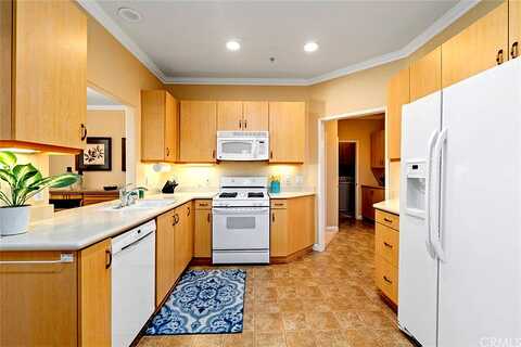 Paseo Casiano, MISSION VIEJO, CA 92692