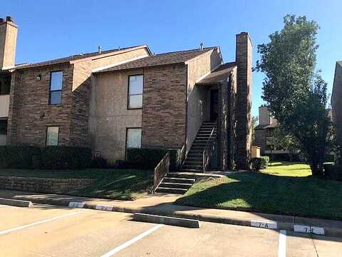 Calico Ln, Arlington, TX 76011