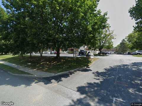 Geneva Dr, Mechanicsburg, PA 17055