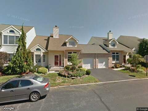 Ridings Cir, Macungie Boro, PA 18062