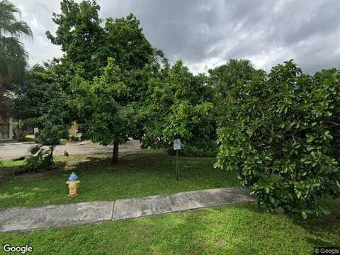 Palm Tree Ln, Pembroke Pines, FL 33024