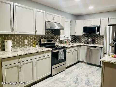Waterfront, TOBYHANNA, PA 18466
