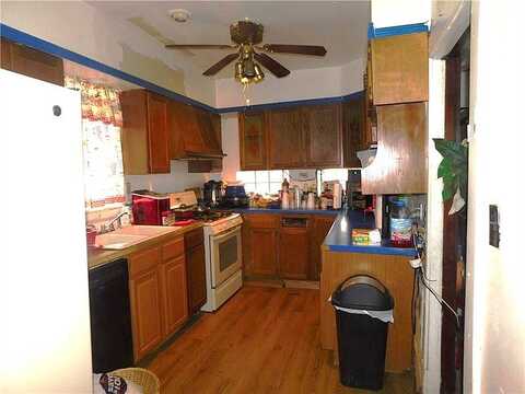 Traymore, PITTSBURGH, PA 15221