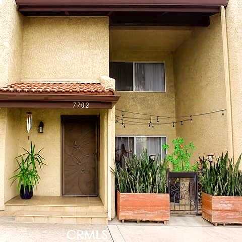 Via Napoli, Burbank, CA 91504