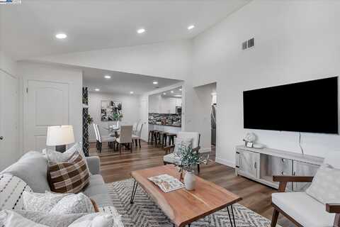 67 Silcreek, San Jose, CA 95116
