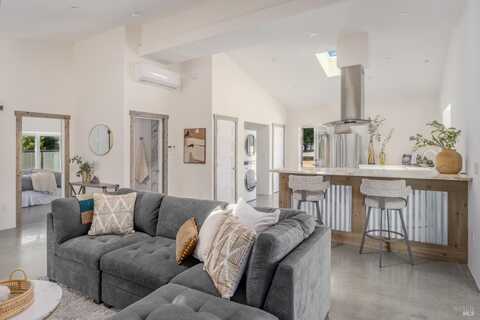 390 Treehaven Lane, Kenwood, CA 95452