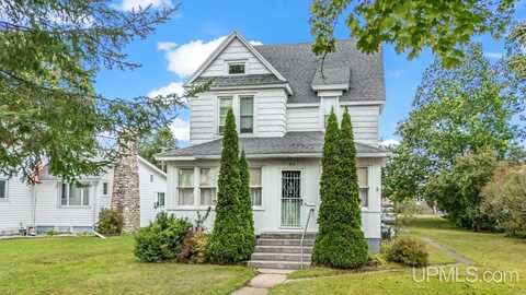 912 MICHIGAN AVENUE, GLADSTONE, MI 49837