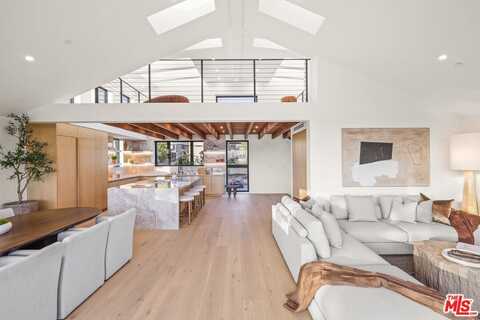 2530 Beverley Ave, Santa Monica, CA 90405