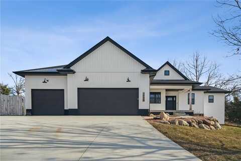 2939 Diamondhead Circle, Hiawatha, IA 52233