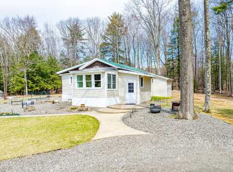77 Davitt Lake Road, Poestenkill, NY 12018