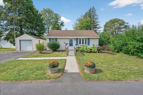 29 Prince Court, Colonie, NY 12211