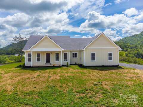 70 Knox Best Street, Clyde, NC 28721