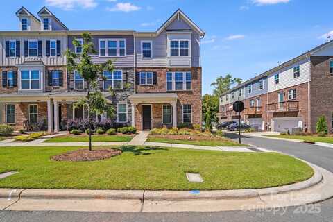 10013 Hemingway Place, Charlotte, NC 28227