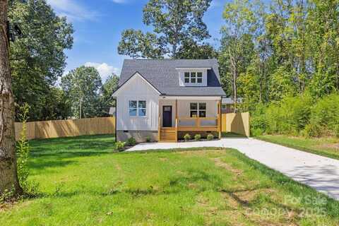 67 Valentine Street, Flat Rock, NC 28731
