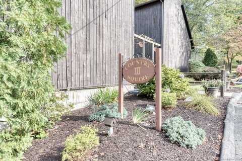 15L Country Squire Drive, Cromwell, CT 06416