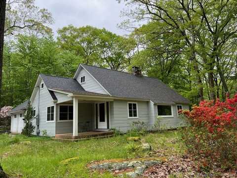 10 Hillside Circle, Mansfield Center, CT 06268