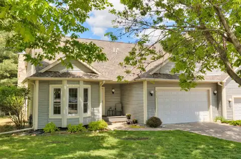 8115 Cobblestone Court, Urbandale, IA 50322