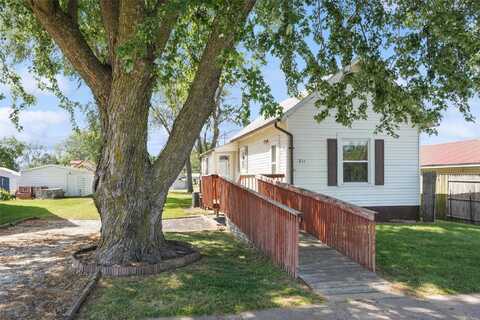 211 N Main Street, Melcher Dallas, IA 50163