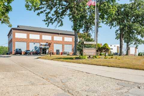 200 N 8th Avenue E, Newton, IA 50208