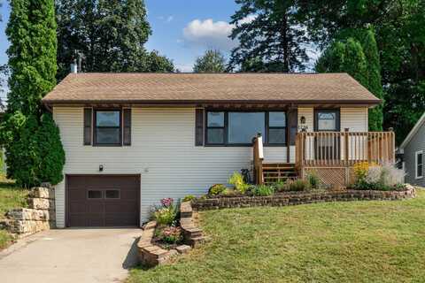1730 Chaney Rd, Dubuque, IA 52001