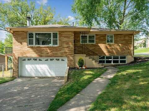 1693 Butterfield, Dubuque, IA 52001