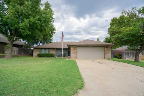 3518 Willow West Dr, Woodward, OK 73801